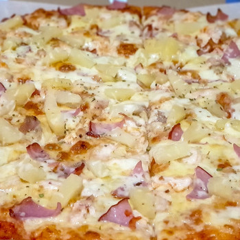 Hawaiian pizza 40cm (Chicken, ham, pineapple)