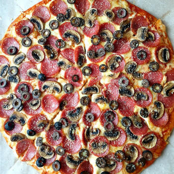 SOS pizza 40cm (Salami, olives, mushrooms)