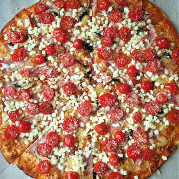 Super pizza 40cm (Ham, mushrooms, tomatoes)