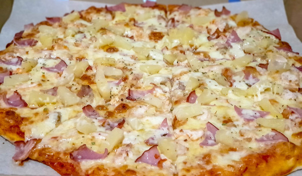 Hawaiian pizza 40cm (Chicken, ham, pineapple)