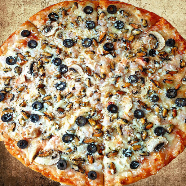 Sea pizza 40cm (seafood, mushrooms, olives)