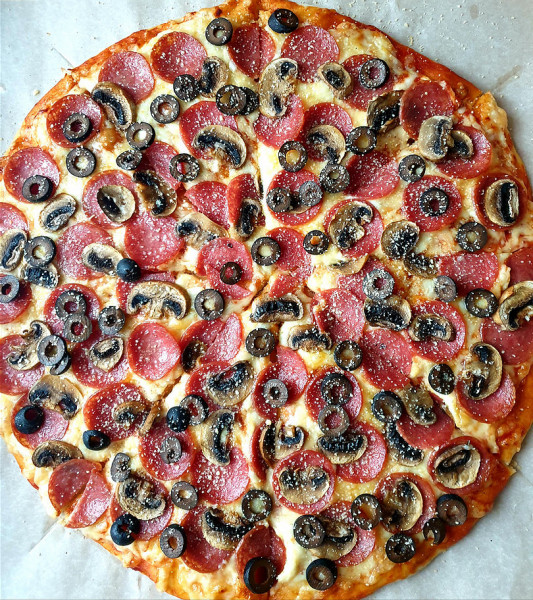 SOS pizza 40cm (Salami, olives, mushrooms)