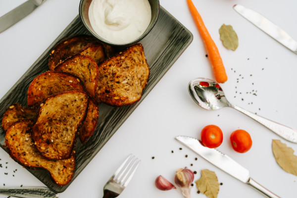 Wholegrain bread crisps