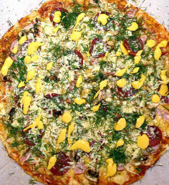 Sun pizza 40cm (Ham, mushrooms, sausage, dill, mango curry sauce)