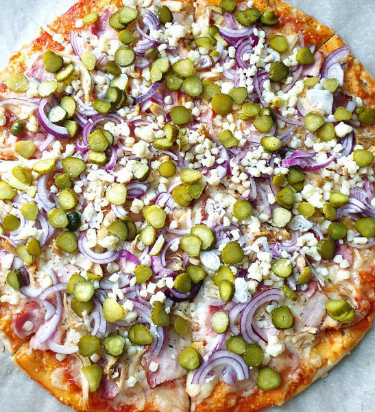 Santa Barbara pizza 40cm (Vista, bacon, onions, pickles)