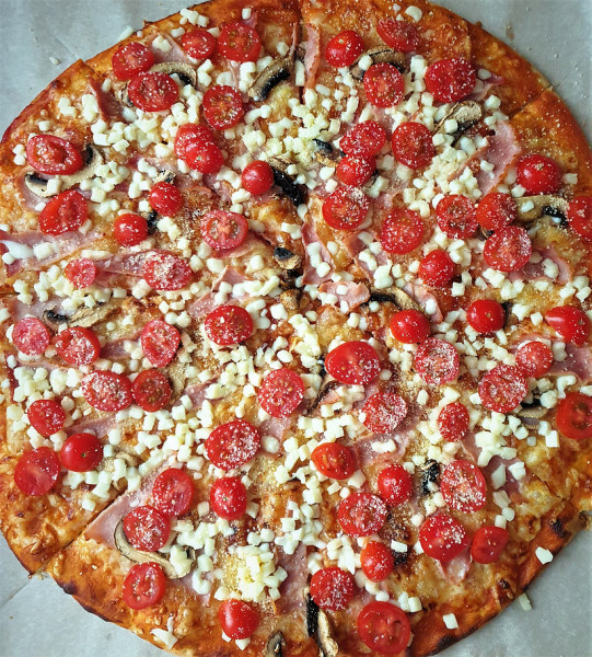 Super pizza 40cm (Ham, mushrooms, tomatoes)