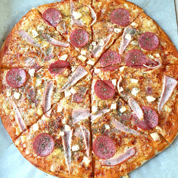 Texas pizza 40cm (Ham, bacon, chicken, salami)