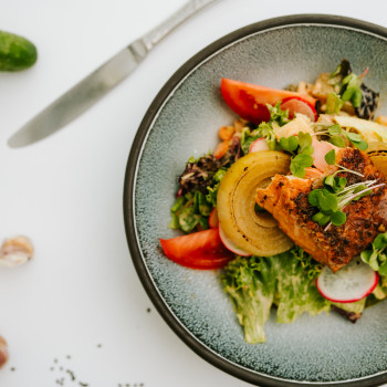 Mixed-leaf salad with smoked trout