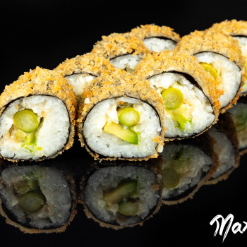 (610) TEMPURA ASPARAGUS MAKI