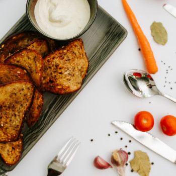 Wholegrain bread crisps