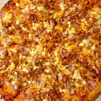 Crispy pizza 40cm (Bacon, fried crispy onions)