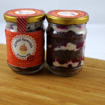 Cake in a jar "Delicious kumusoņš"