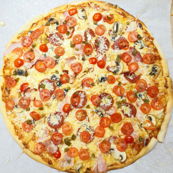 Hedgehog pizza 40cm (Ham, bacon, sausage, mushrooms, tomatoes, janapelo)