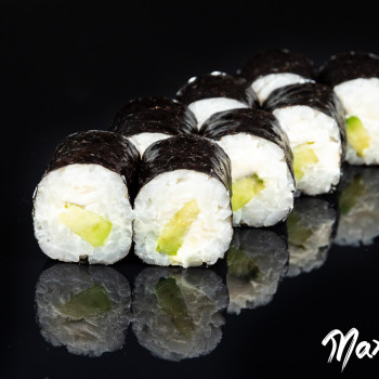 (021) AVOCADO CHEESE MAKI